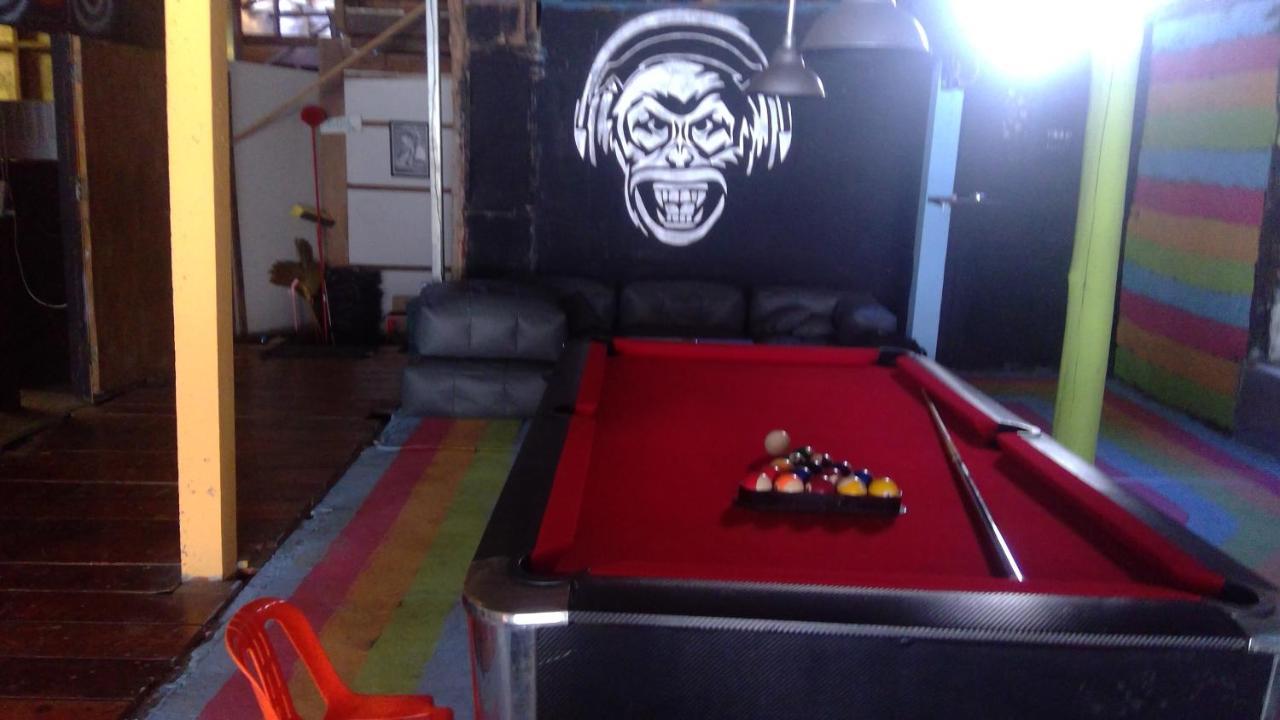 Crazy Monkey Hotel Трат Екстериор снимка