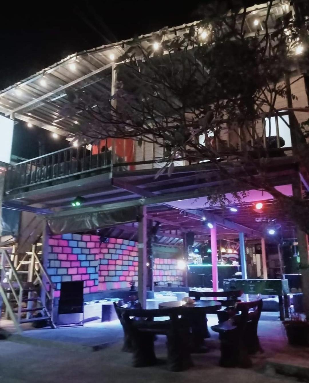 Crazy Monkey Hotel Трат Екстериор снимка