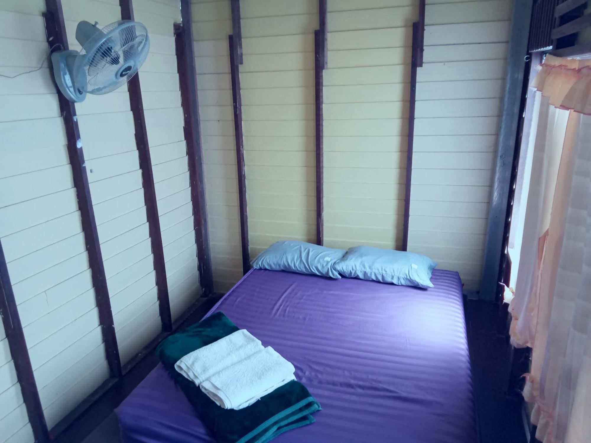 Crazy Monkey Hotel Трат Екстериор снимка