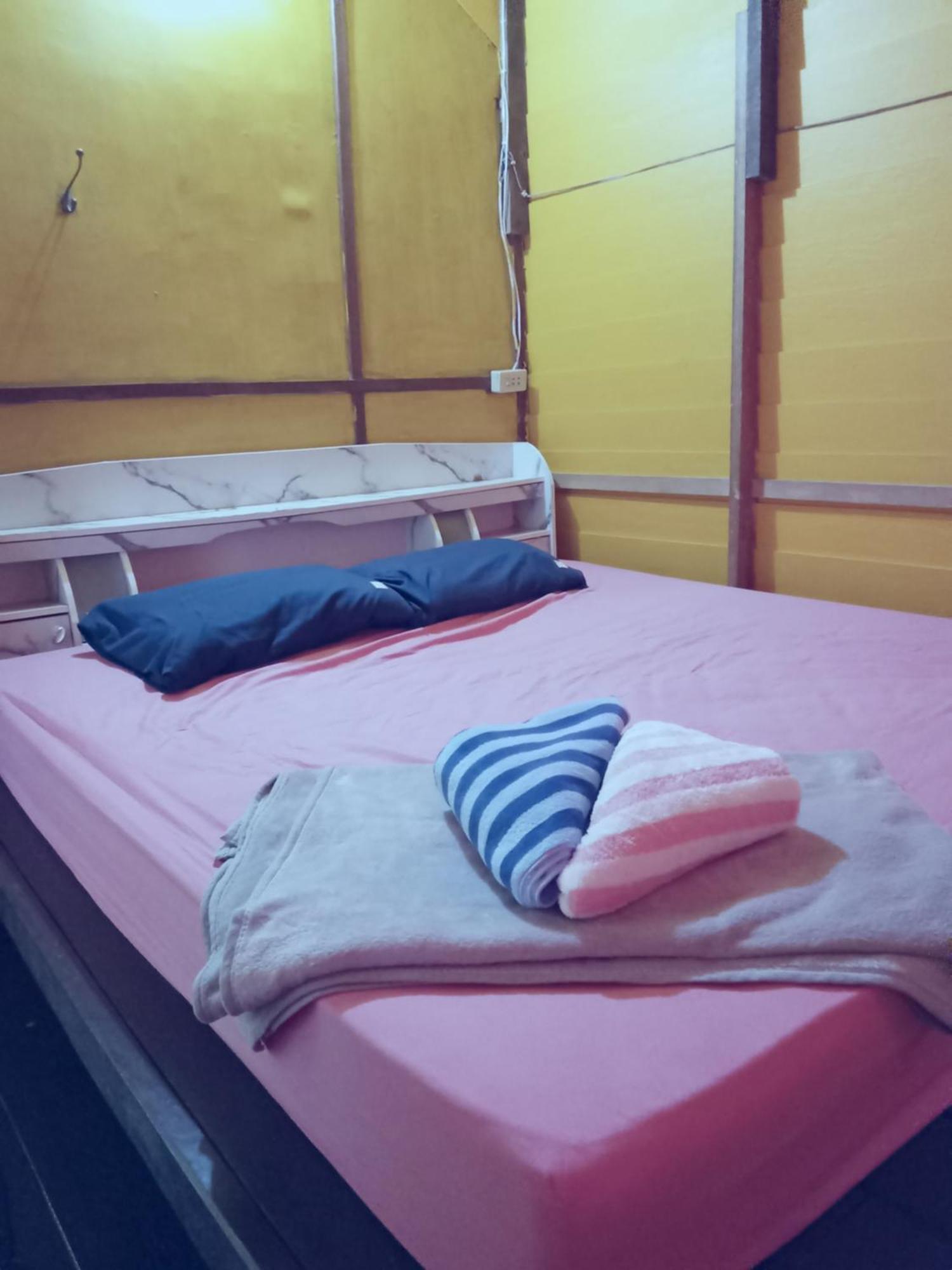 Crazy Monkey Hotel Трат Екстериор снимка