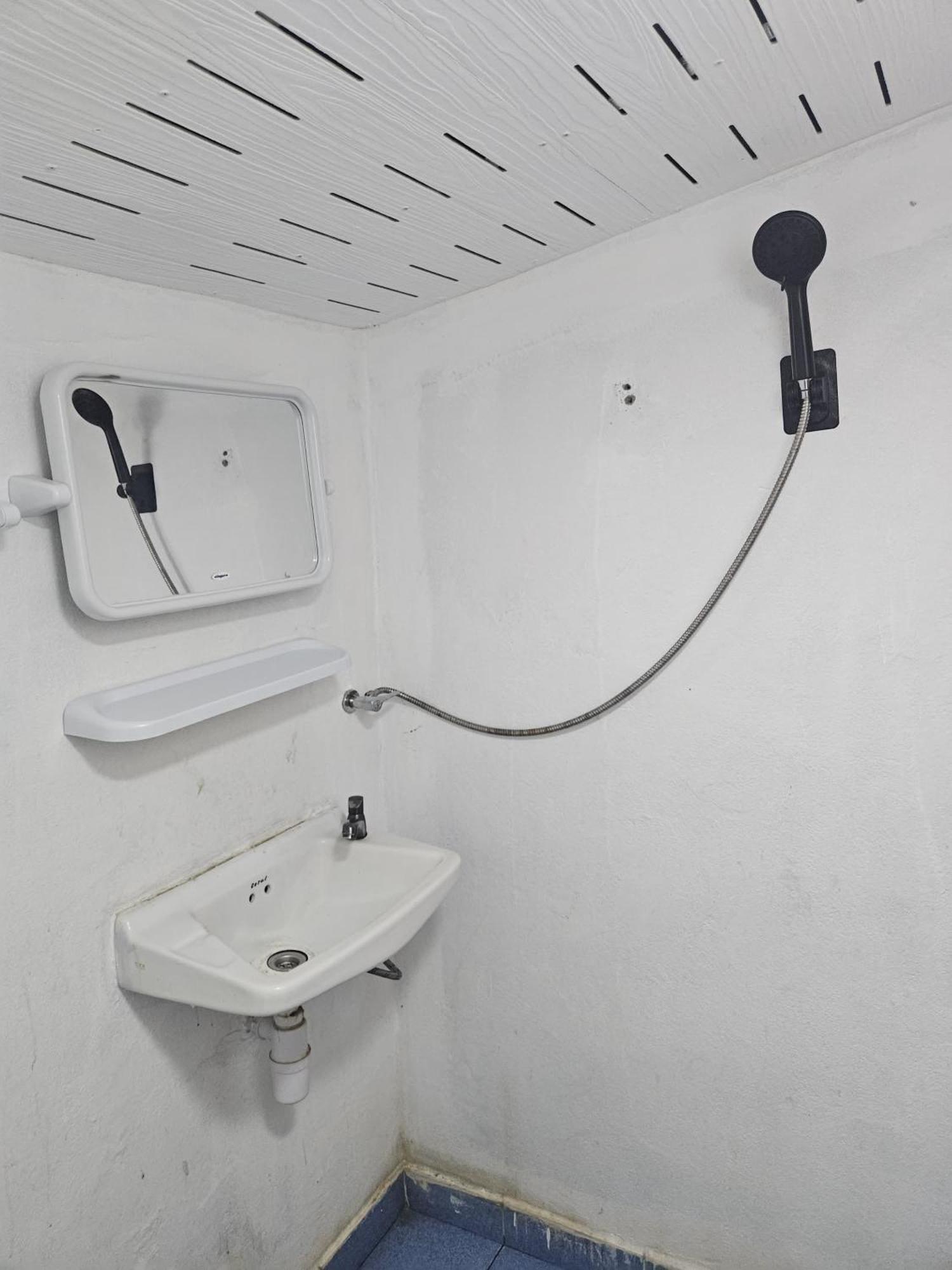 Crazy Monkey Hotel Трат Екстериор снимка