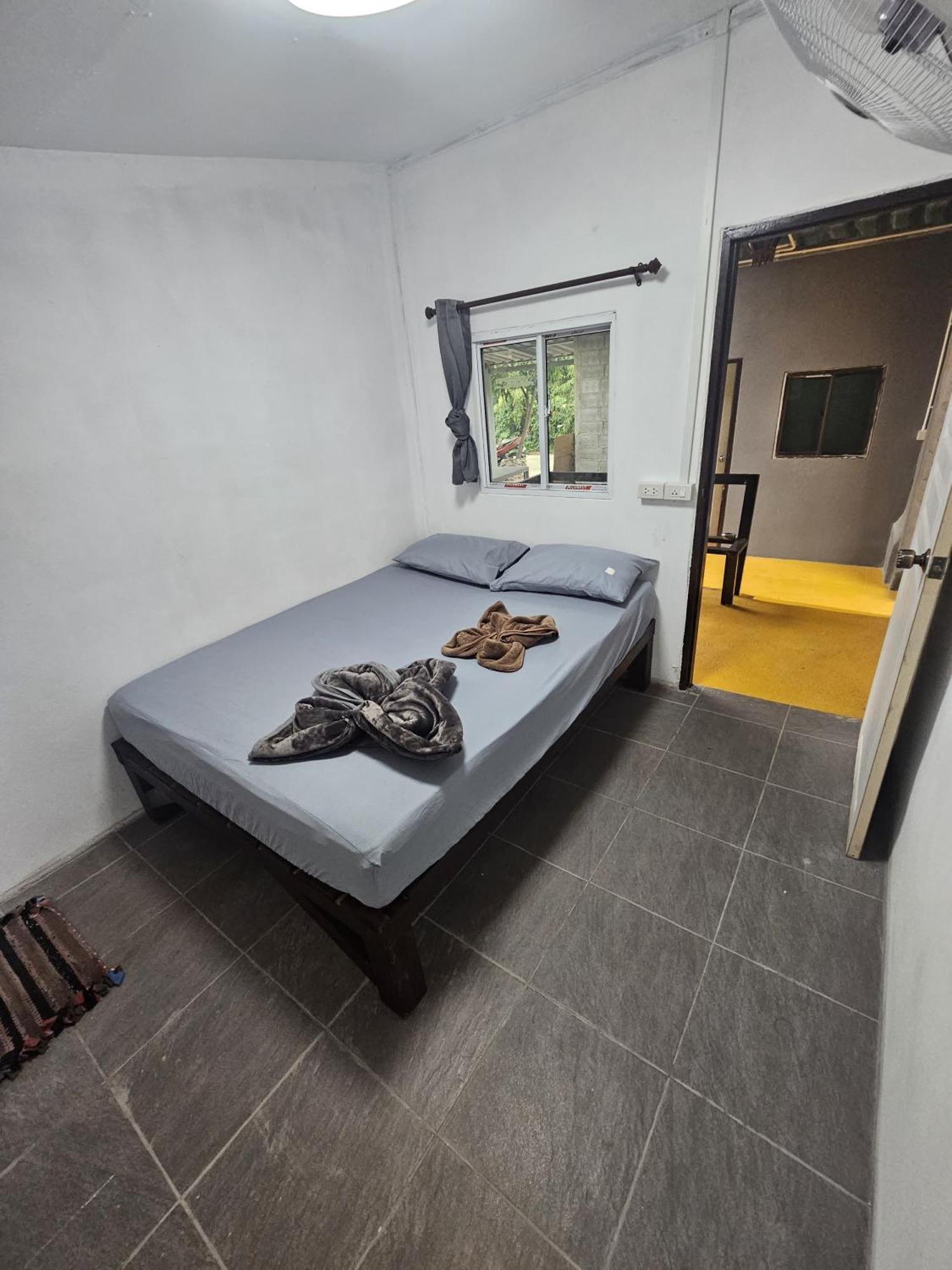 Crazy Monkey Hotel Трат Екстериор снимка